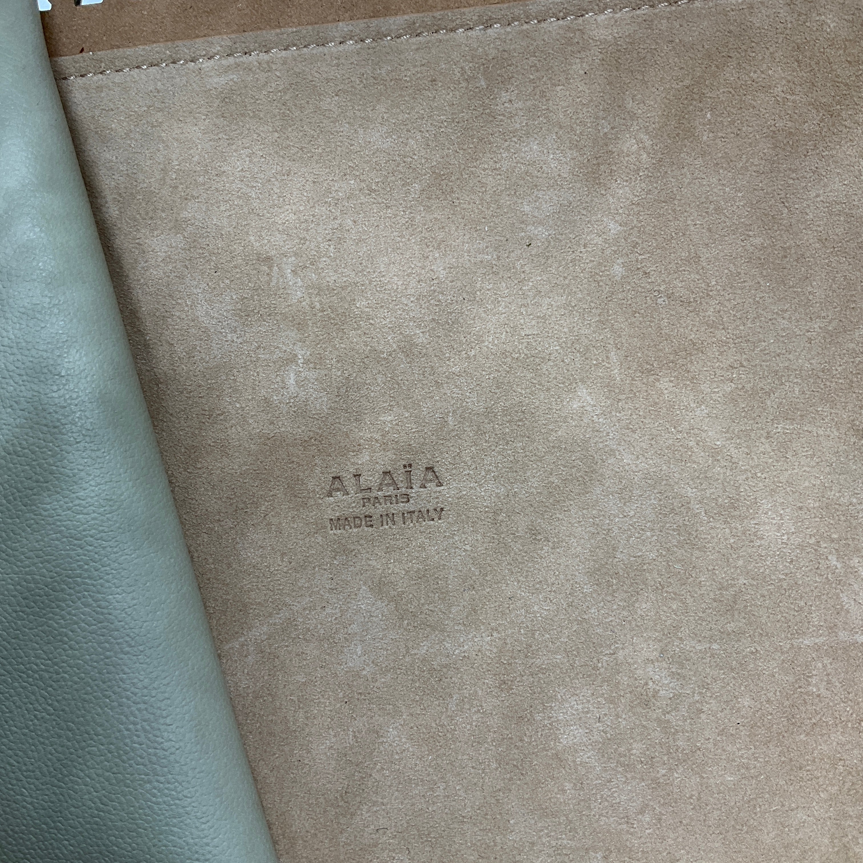 Alaia Argile Mina 44 Large Cut Out Neo Vienne Soft Calfskin Leather Tote Bag - Image 7