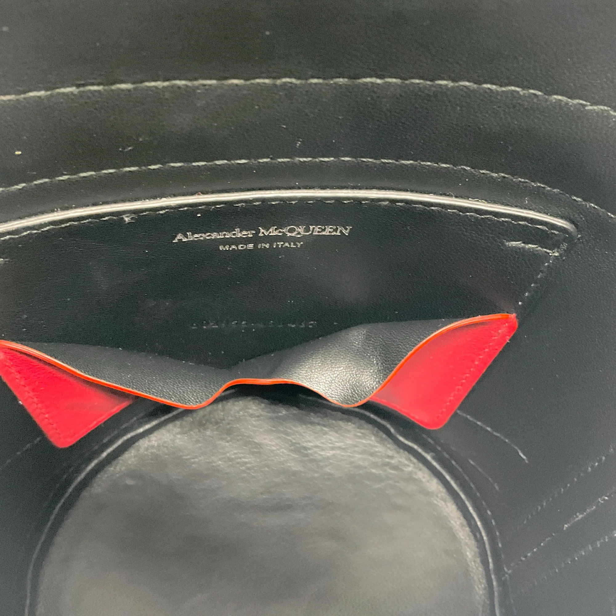 Alexander McQueen Black Leather Curve Bucket Bag - Image 7