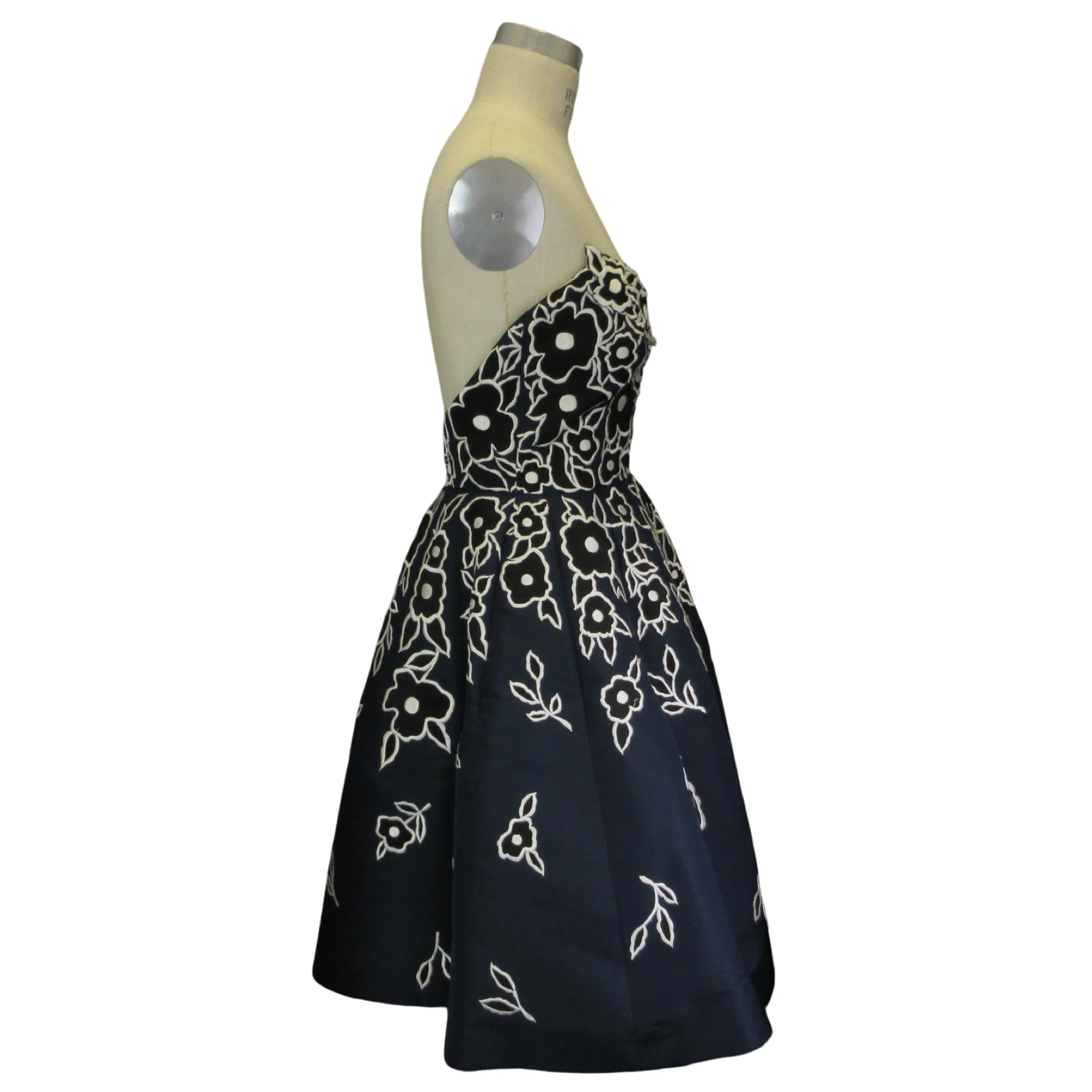 Carolina Herrera Navy Blue / White / Black Floral Embroidered Strapless A-Line Silk Dress - Image 2