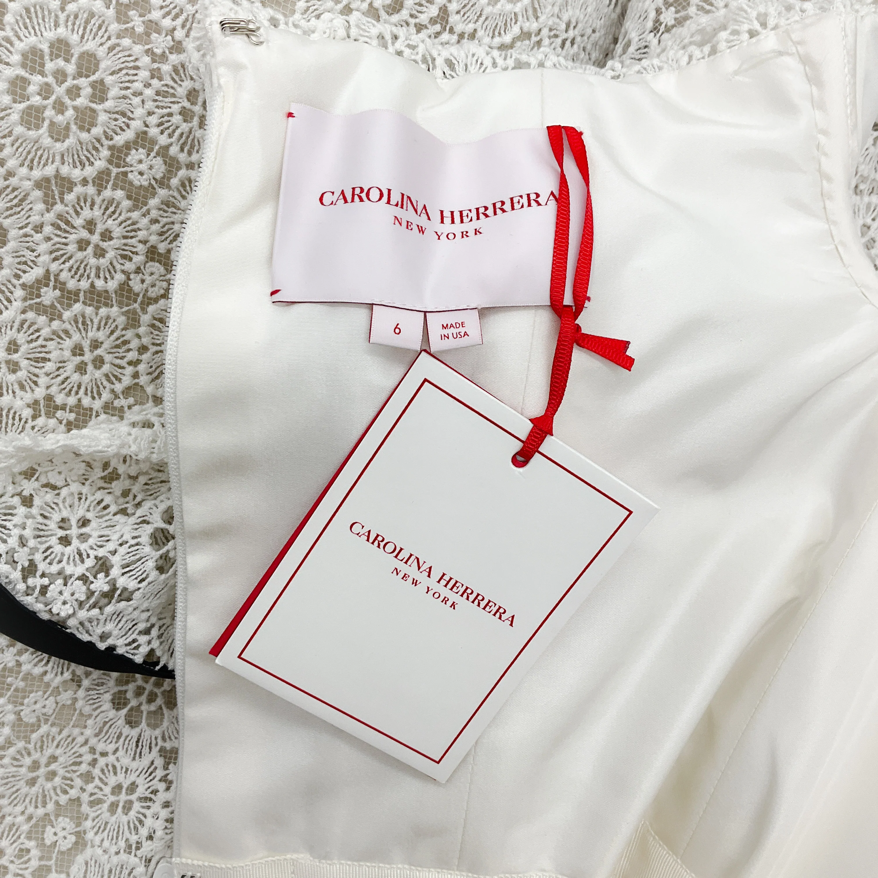 Carolina Herrera White Guipere Lace Off Shoulder Dress with Black Trim - Image 4