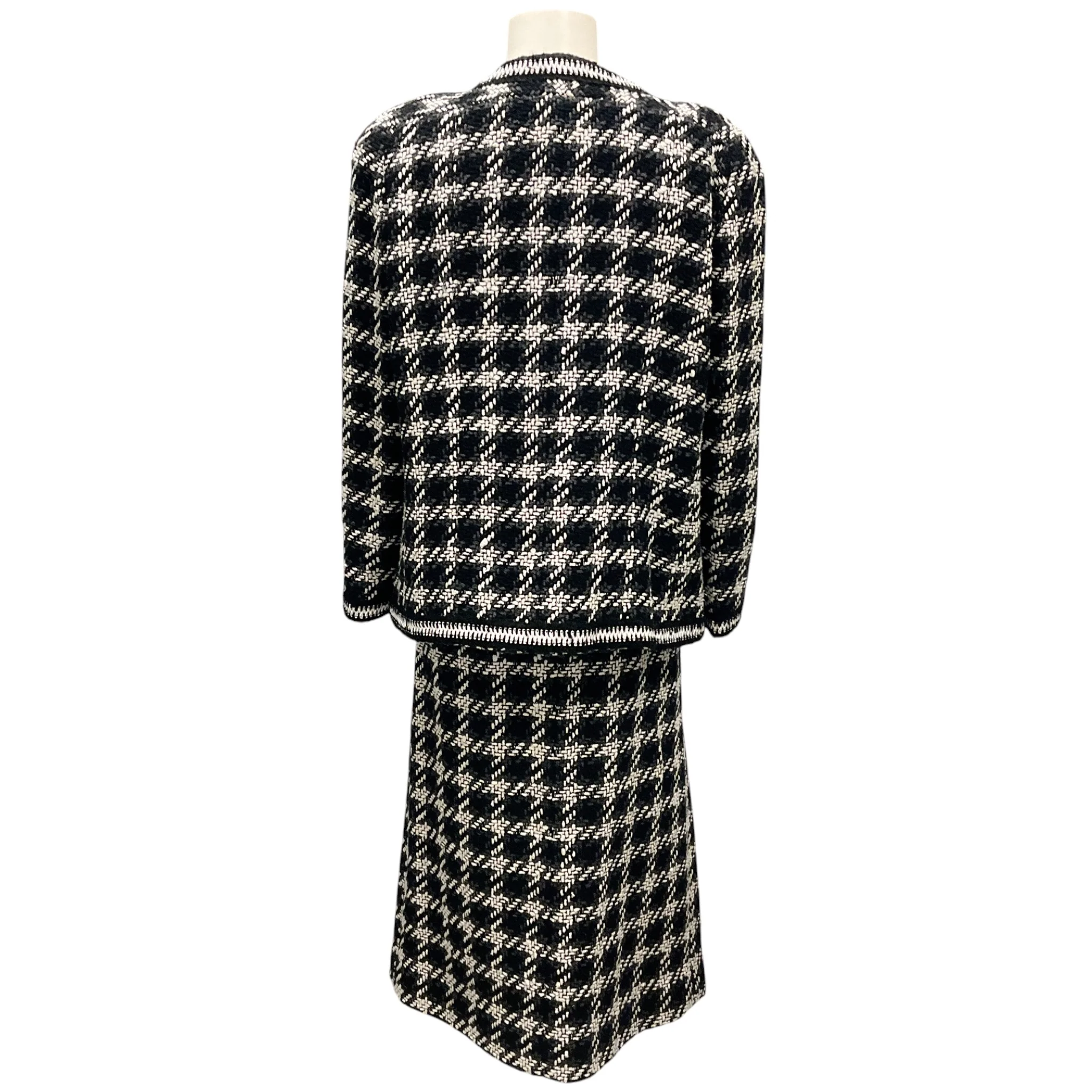 Chanel Boutique Vintage Black / White / Charcoal Grey Tweed Jacket and Skirt Set - Image 3