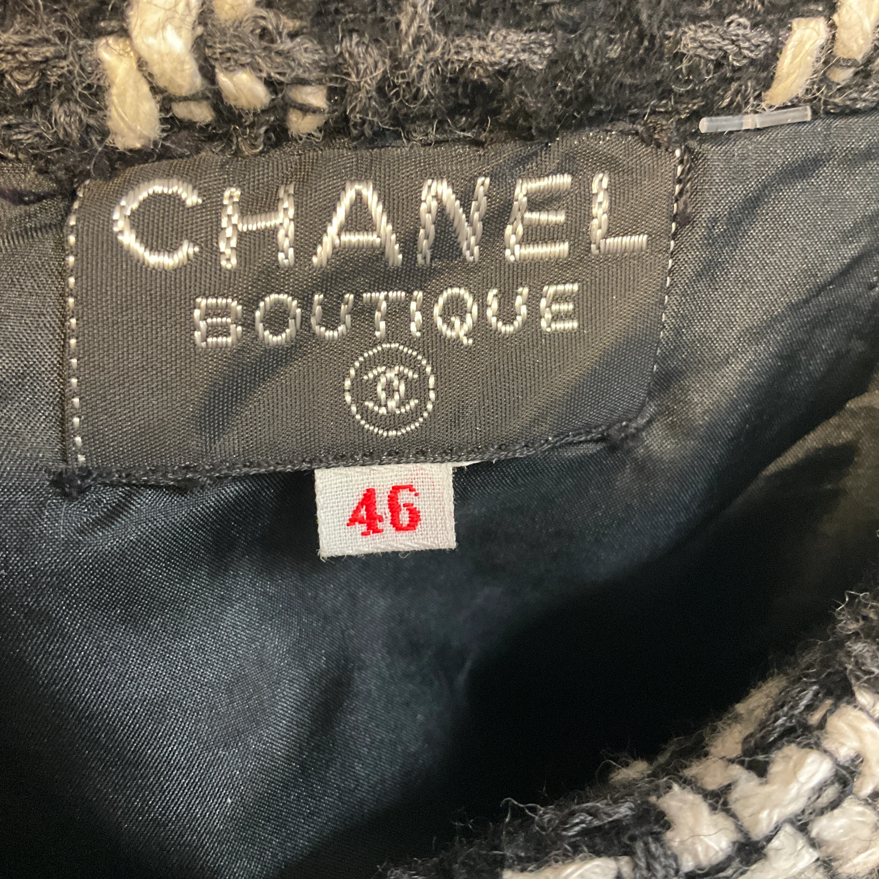 Chanel Boutique Vintage Black / White / Charcoal Grey Tweed Jacket and Skirt Set - Image 5