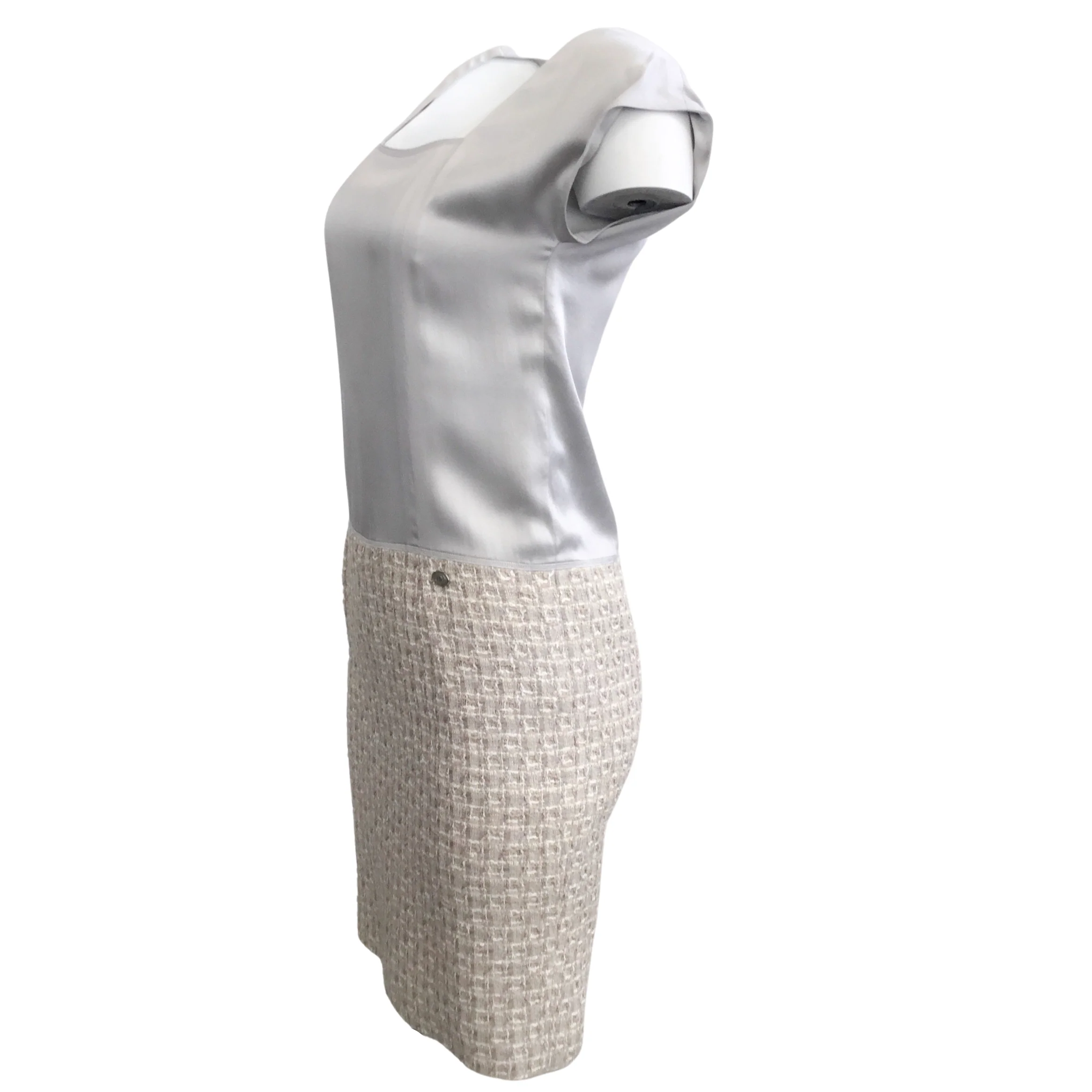 Chanel Grey Silk and Tweed Dress with Jacket - Image 5