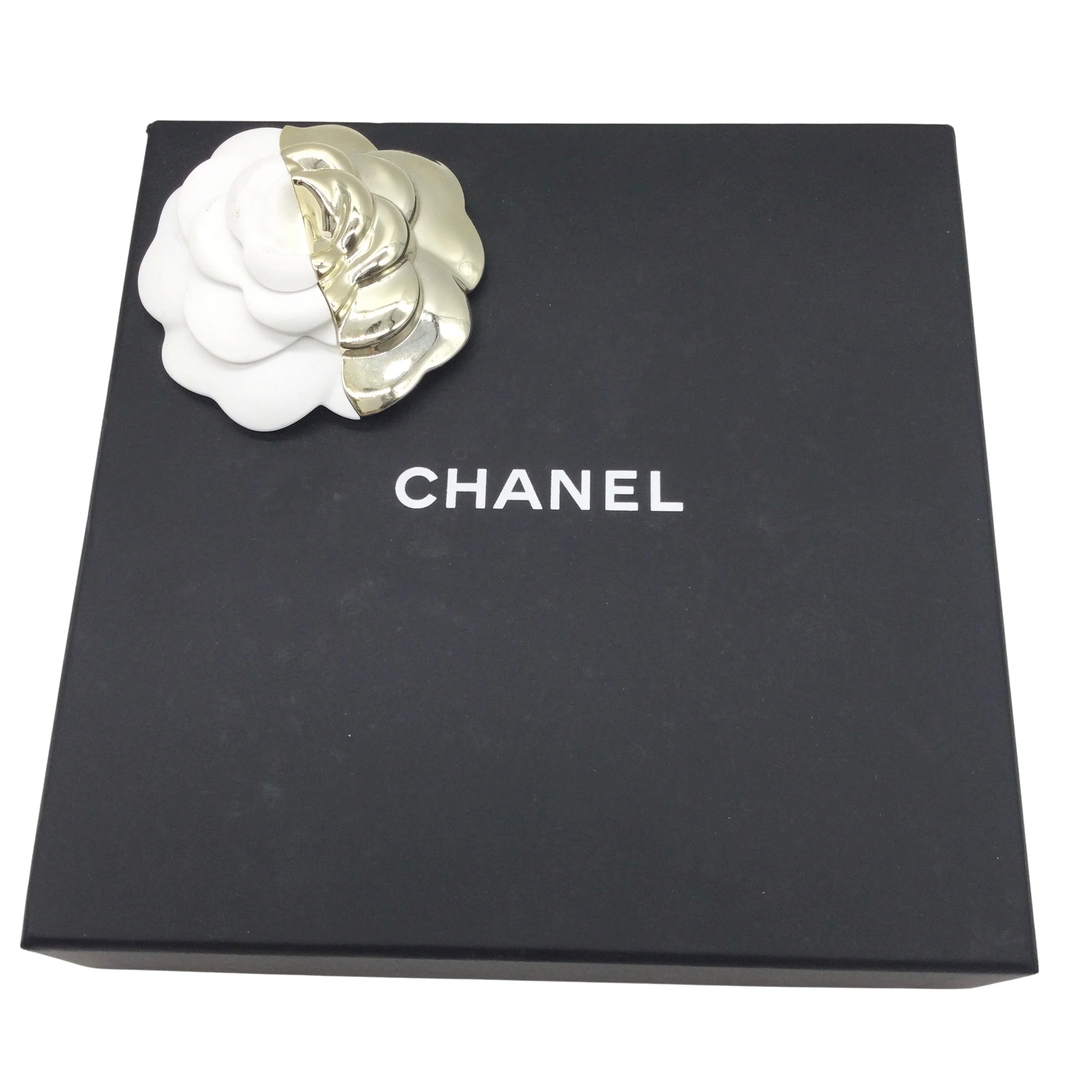 Chanel Pink / Ecru Cc Logo Seashell Pendant Crystal Embellished Imitation Pearl Long Necklace - Image 9