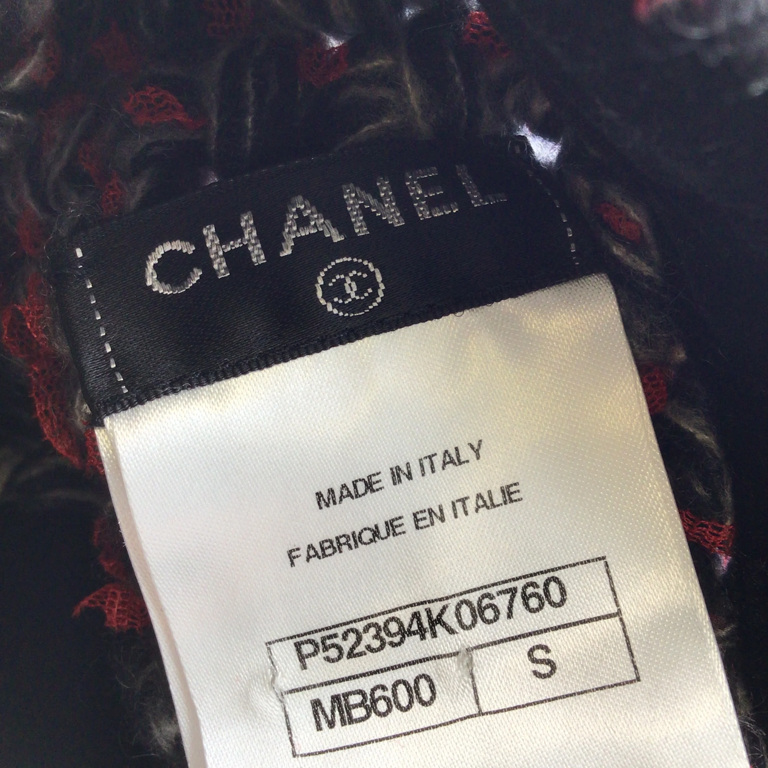 Chanel Red / Grey / Black Woven Cashmere and Silk Chunky Knit Pom Pom Beanie / Hat - Image 9