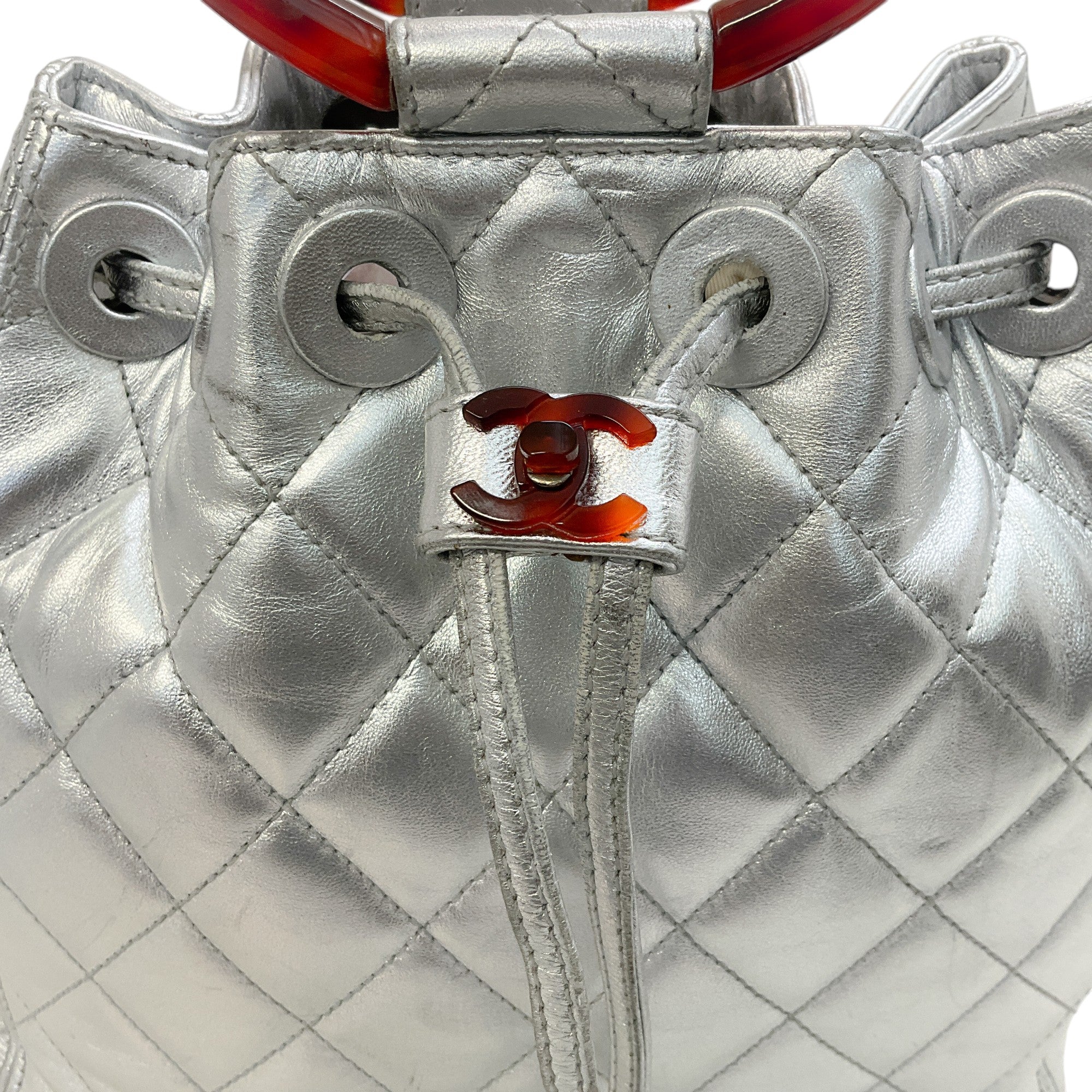 Chanel Vintage Silver Lambskin Drawstring Satchel with Tortoise Circle Handles - Image 4