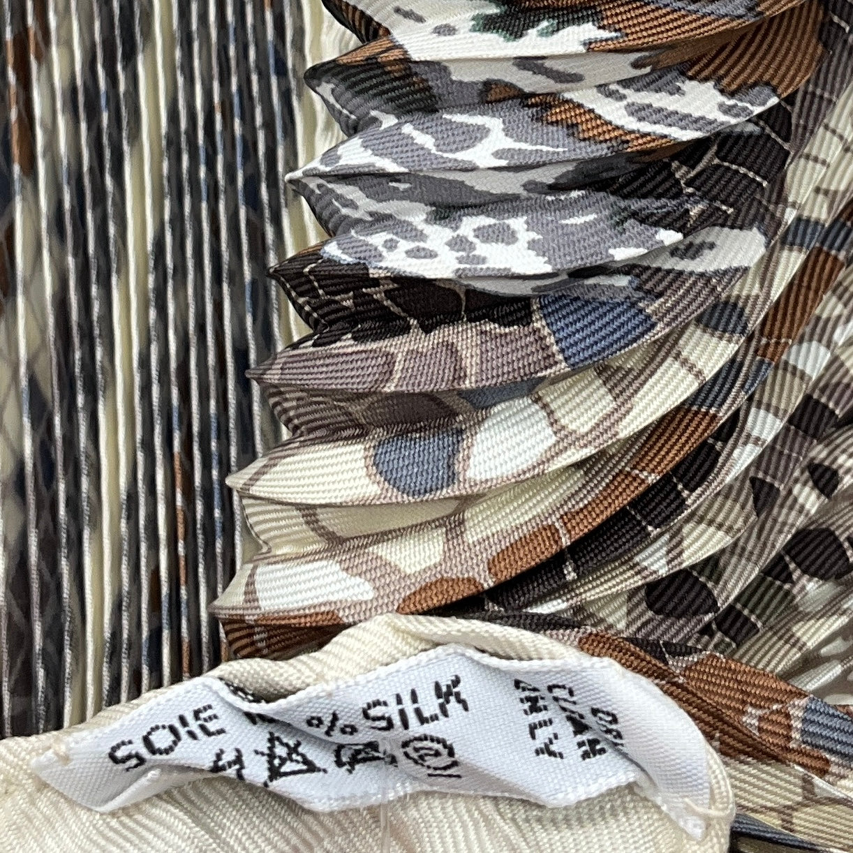 Hermes Brown / Ivory Multi Sous Le Cedre Print Plisse Pleated Silk Twill Scarf - Image 6