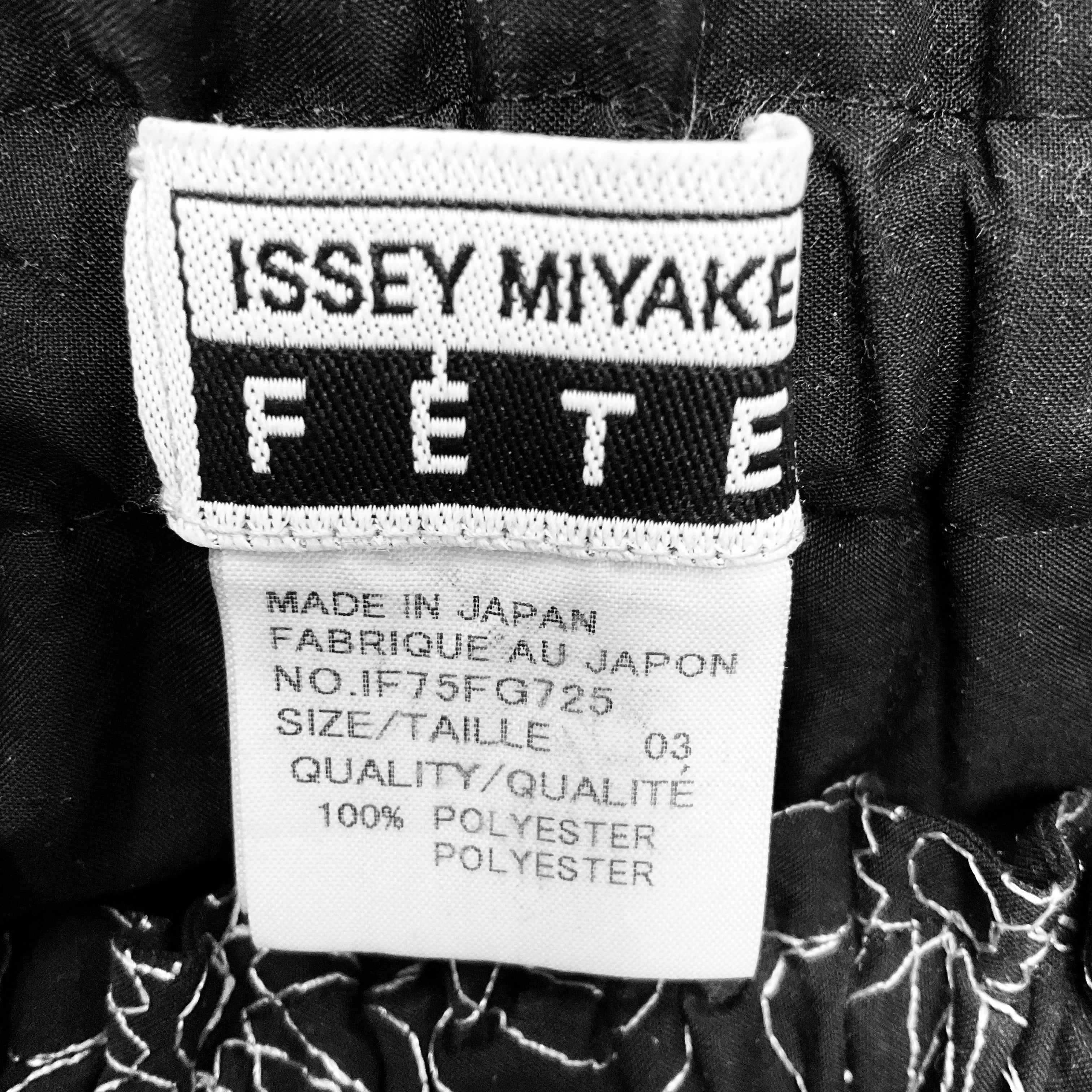 Issey Miyake Fete Black / Ecru Floral Embroidered Pleated Skirt - Image 4